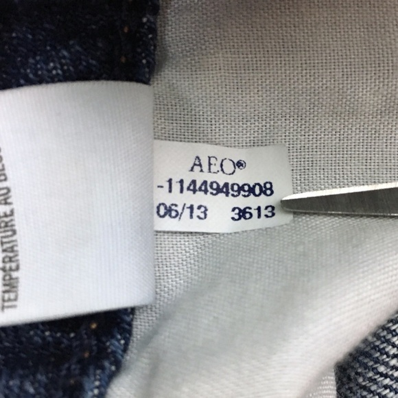 AMERICAN EAGLE Jean Shorts Denim Cut Off Floral Embroidered Festival Boho Size 2 - Picture 8 of 9